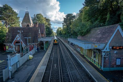 Trains from Clapham Junction to Box Hill & Westhumble 